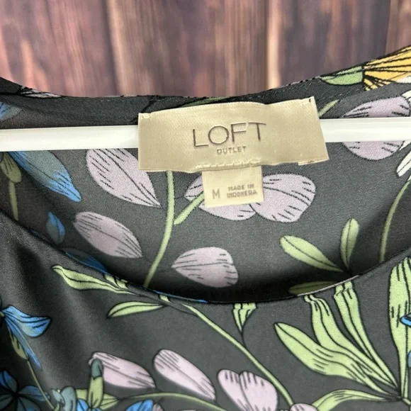 LOFT Green and White Ruffled Sleeveless Blouse - Picture 3 of 3